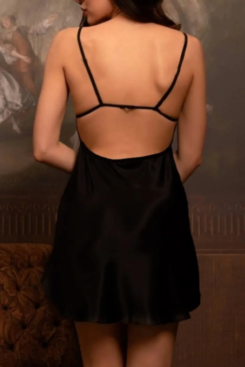 Kadın Siyah Çapraz Askı, Dekolte Ve Fiyonk Detaylı Gecelik