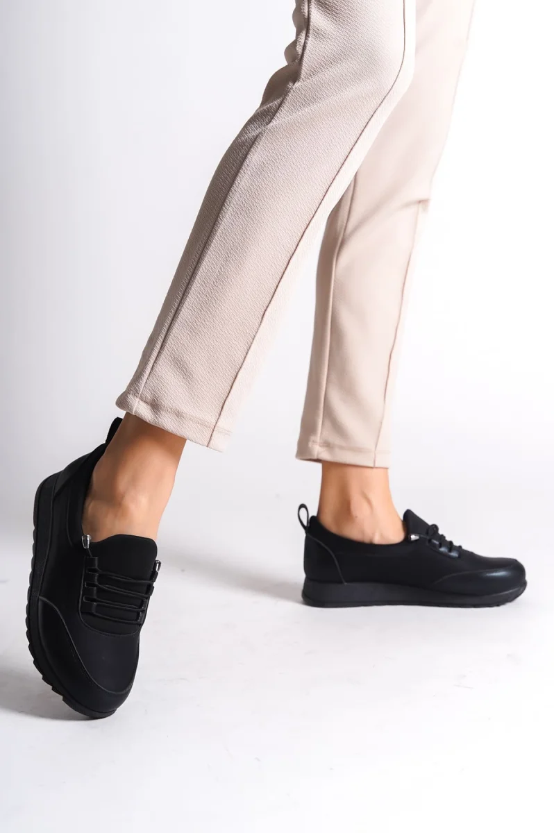 VIOLET Bağcıklı Lastikli Ortopedik Rahat Taban Cilt Detaylı Klasik Kadın Babet Anne Ayakkabısı CST - Siyah