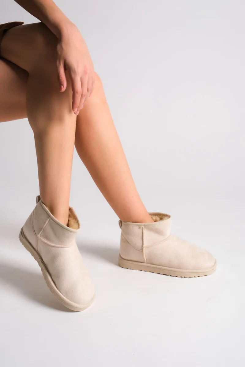 JOLIE Bağcıksız Düz Taban İçi Kürklü Kısa Süet Kadın Bot SKT - Krem