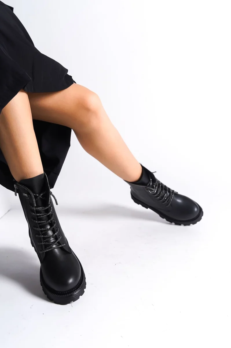 PAMELA Bağcıklı Fermuarlı Ortopedik Taban Taşlı Kadın Bot CST - Siyah