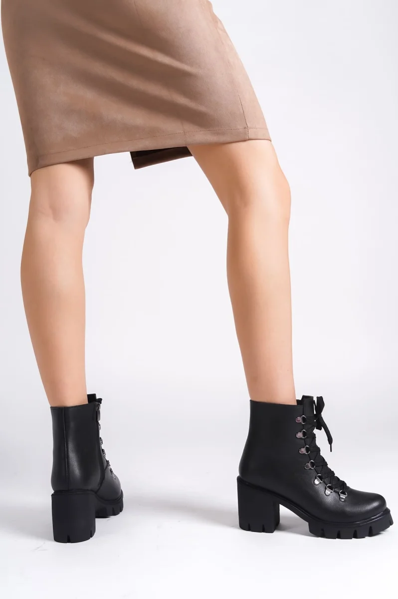 EMMA Bağcıklı Fermuarlı Ortopedik Taban Topuklu Kadın Bot  CST - Siyah