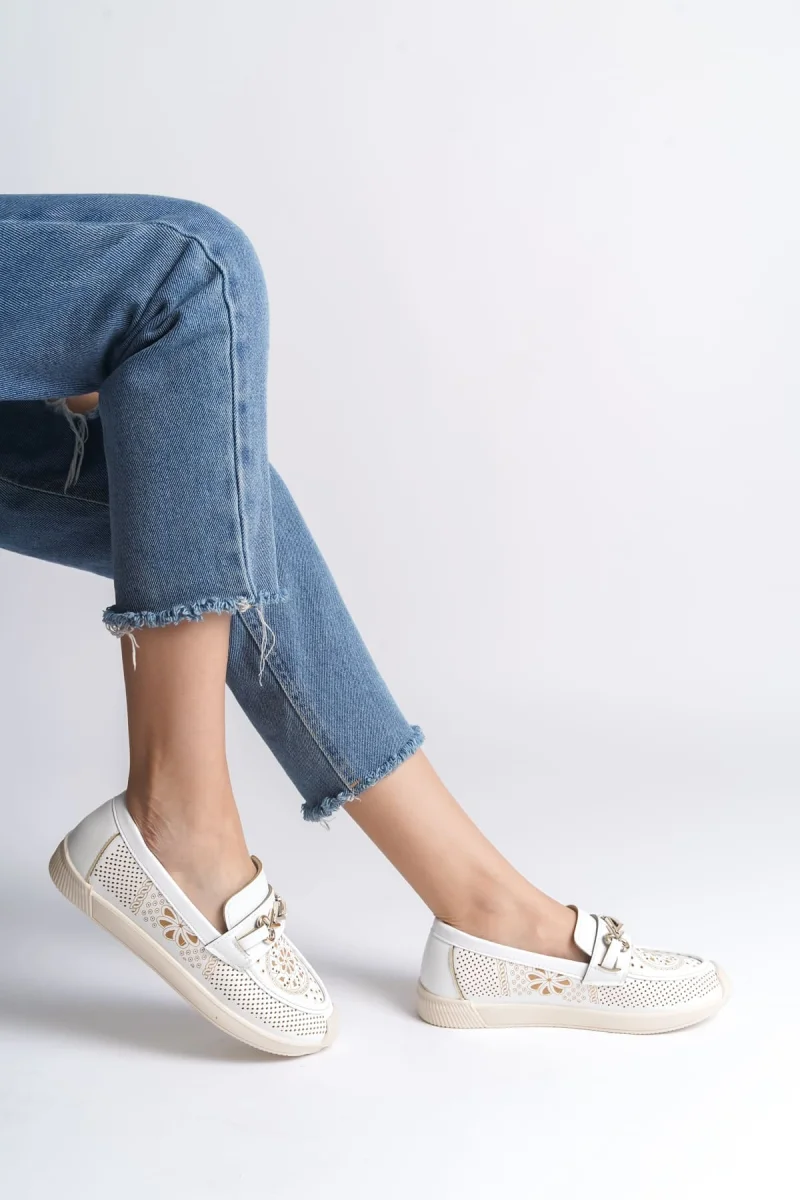 LILY Bağcıksız Ortopedik Rahat Taban Çiçek Desenli Kadın Babet Ayakkabı  CKT - Beyaz