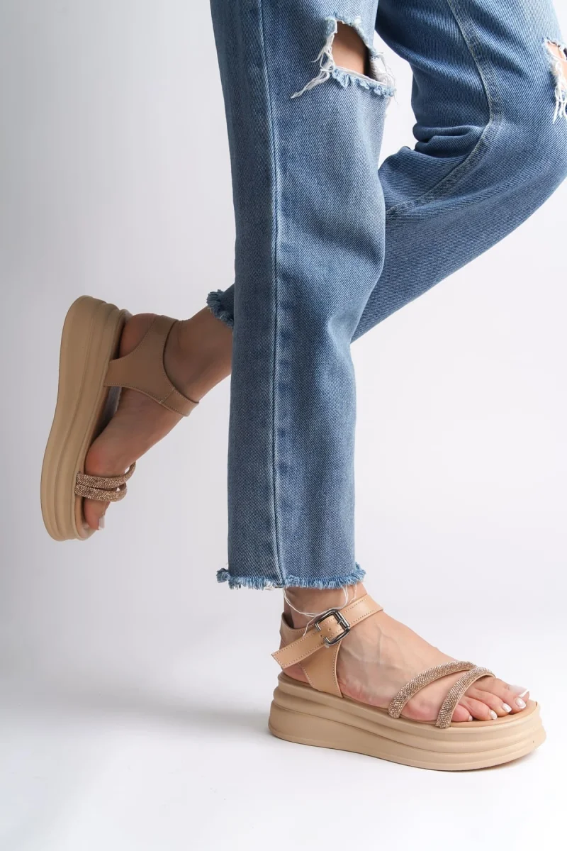 ZLOHE Kalın Tokalı Taşlı Şeritli Ortopedik Taban Kadın Sandalet CTT - Ten