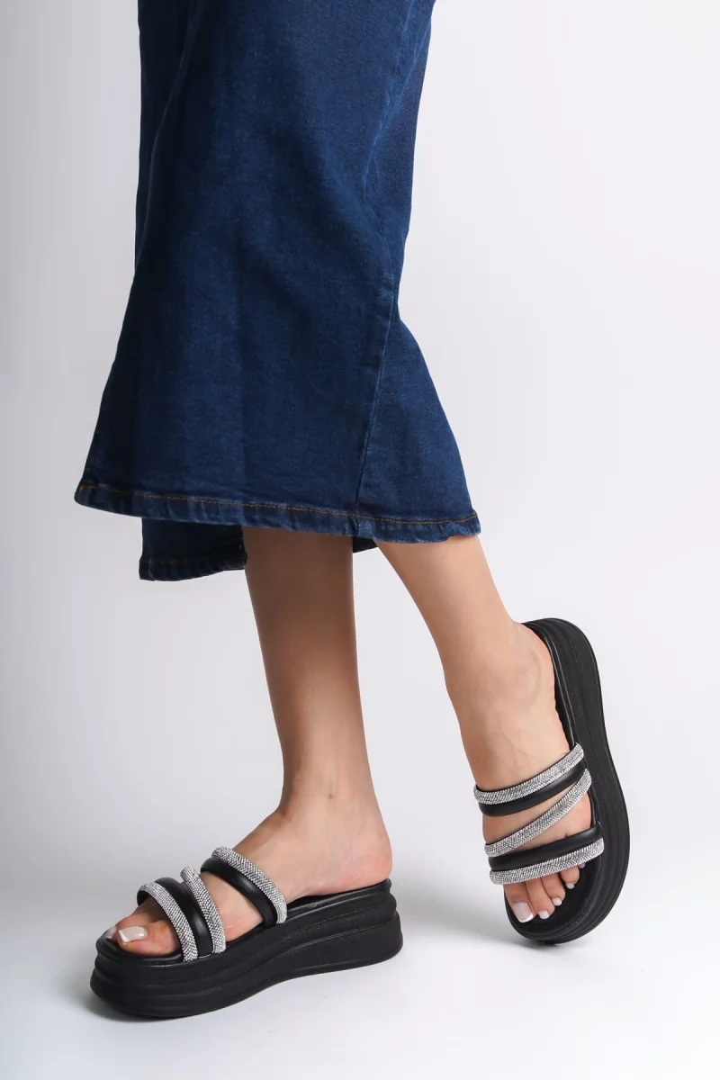 ELISE Düz Topuklu Şeritli Taşlı Kalın ve Ortopedik Taban Kadın Terlik CST - Siyah