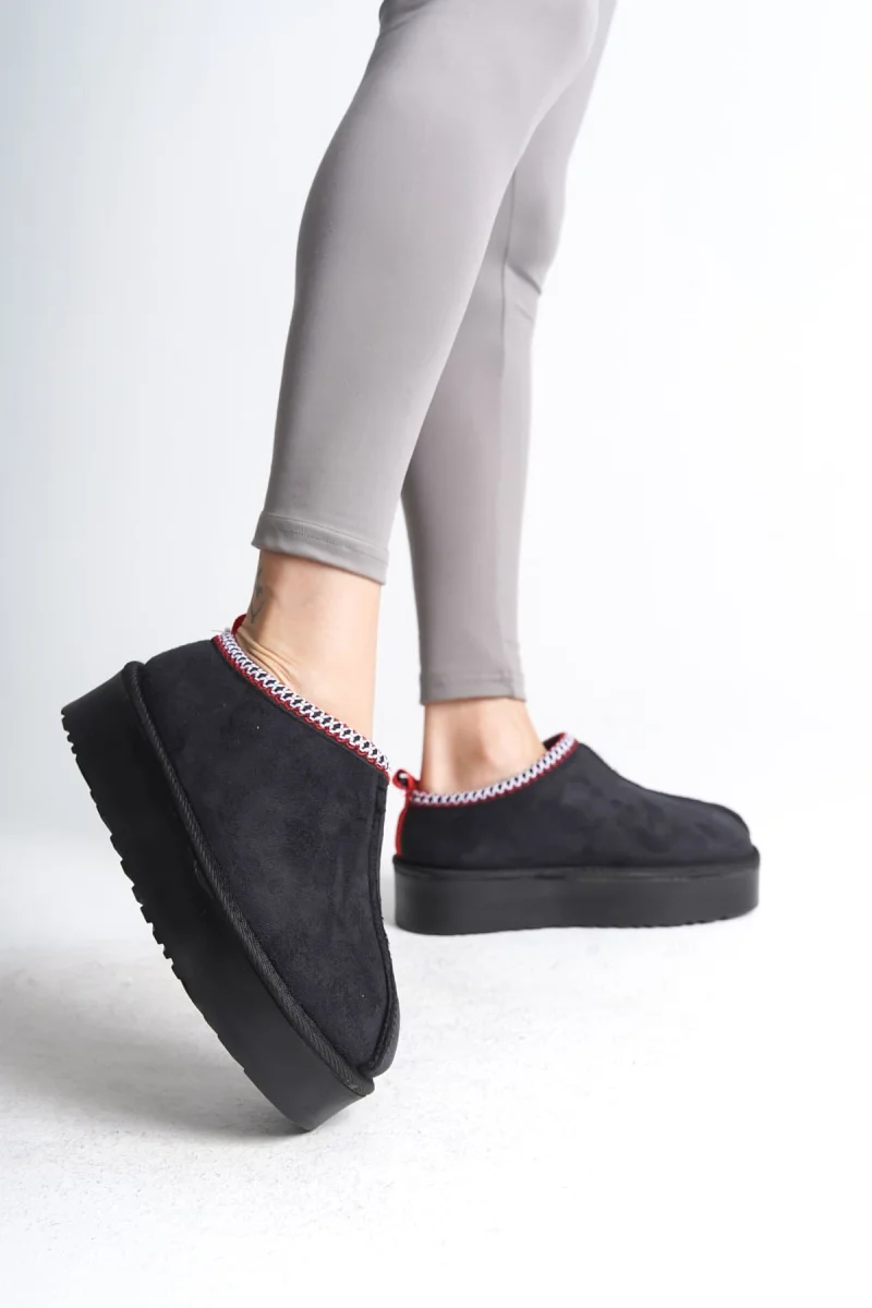 LEILA Bağcıksız Düz ve Kalın Taban İçi Kürklü Kısa Süet Kadın Bot  SST - Siyah