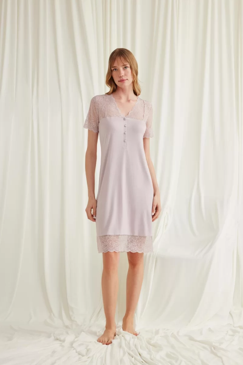 Yakası Kolu Omzu Ve Etek Ağzı Dantelli Önü Düğmeli Gecelik