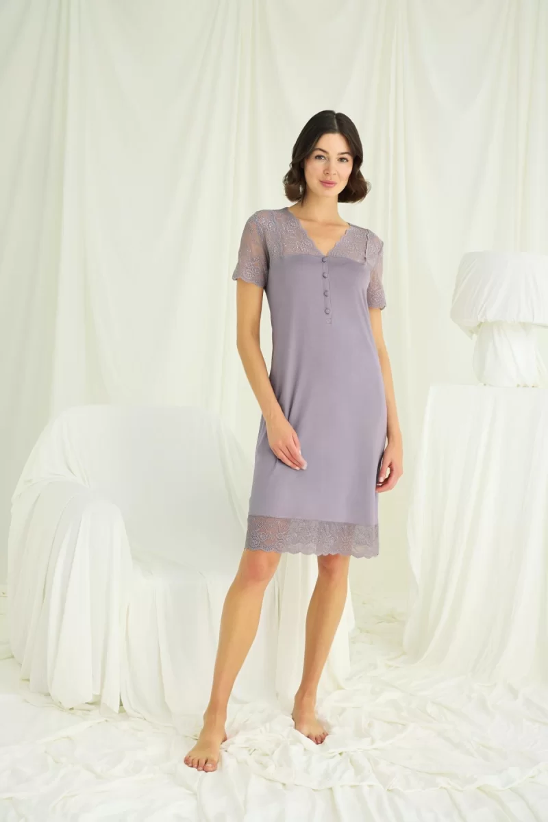 Yakası Kolu Ve Omzu Ve Eteği Dantelli Önü Düğmeli Gecelik