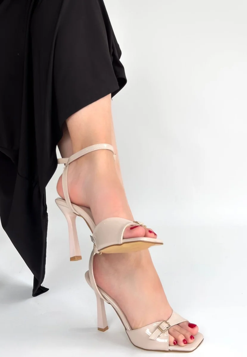 Hoste Bej Rugan Topuklu Bilekten Kemerli Ayakkabı