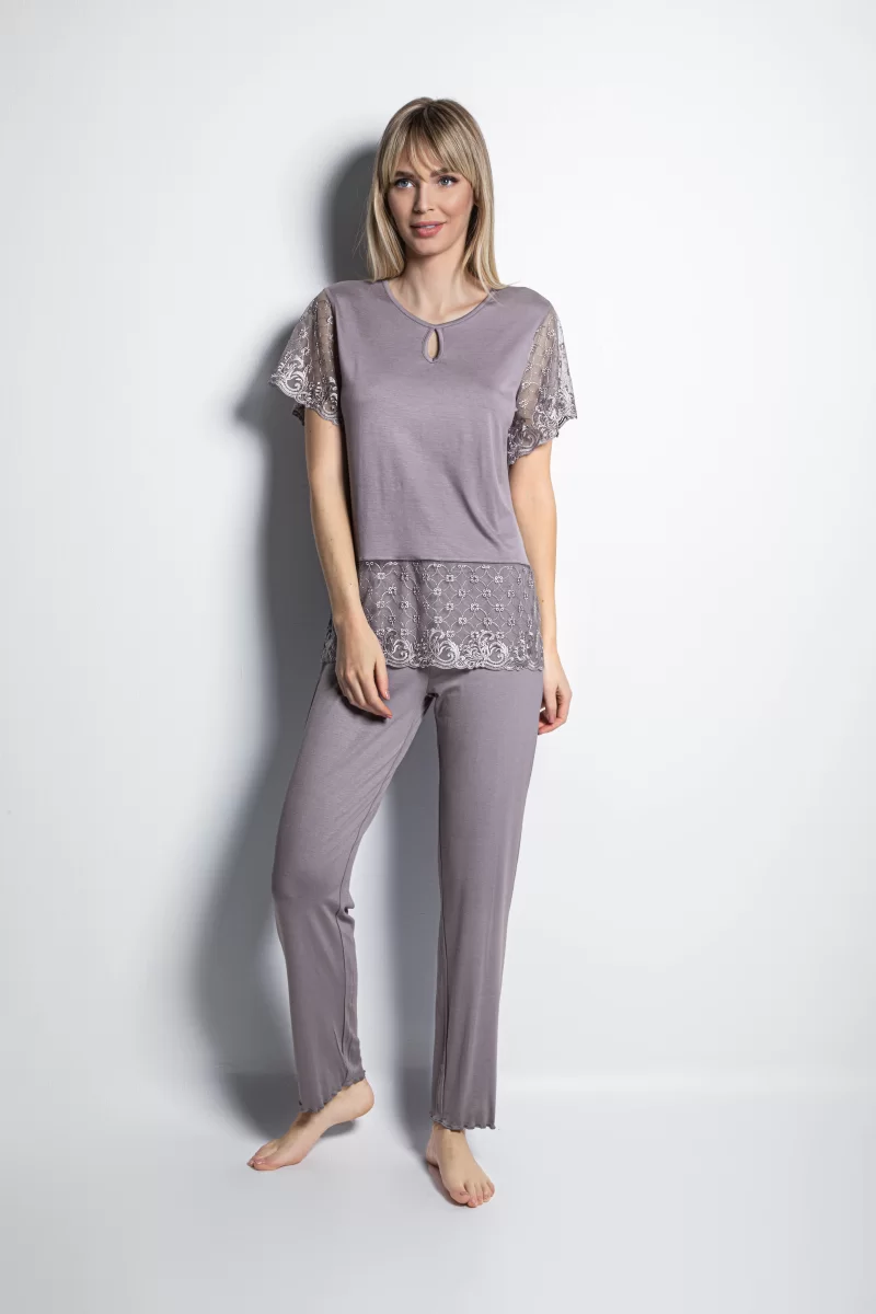 Yakası Detaylı Brode Dantelli Pijama Takımı