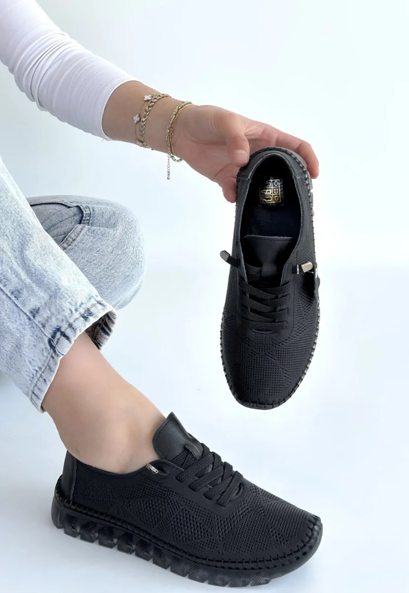 Omma Siyah Deri Lazerli Bağcıklı Spor Ayakkabı