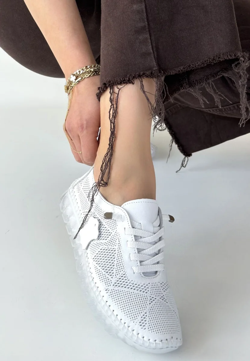 Omma Beyaz Deri Lazerli Bağcıklı Spor Ayakkabı