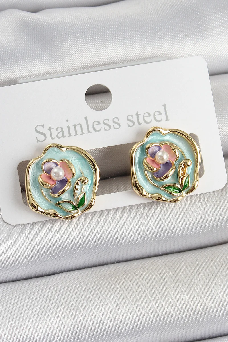 Pirinç Yeşil Mineli Çiçek Figürlü Sanatsal Portre Model Gold Renk Kadın Küpe