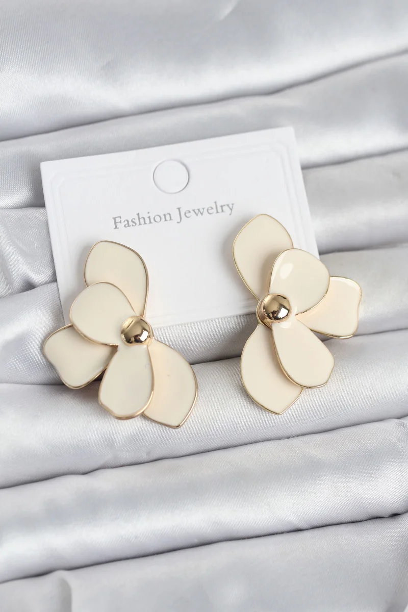 Krem Mineli Lotus Model Pirinç Kadın Küpe