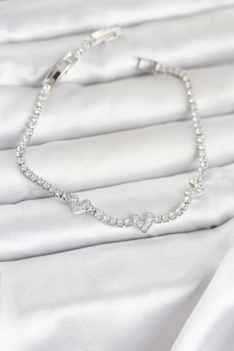 Pirinç Gümüş Renk Kalp Model Zirkon Taşlı Su Yolu Kadın Bileklik