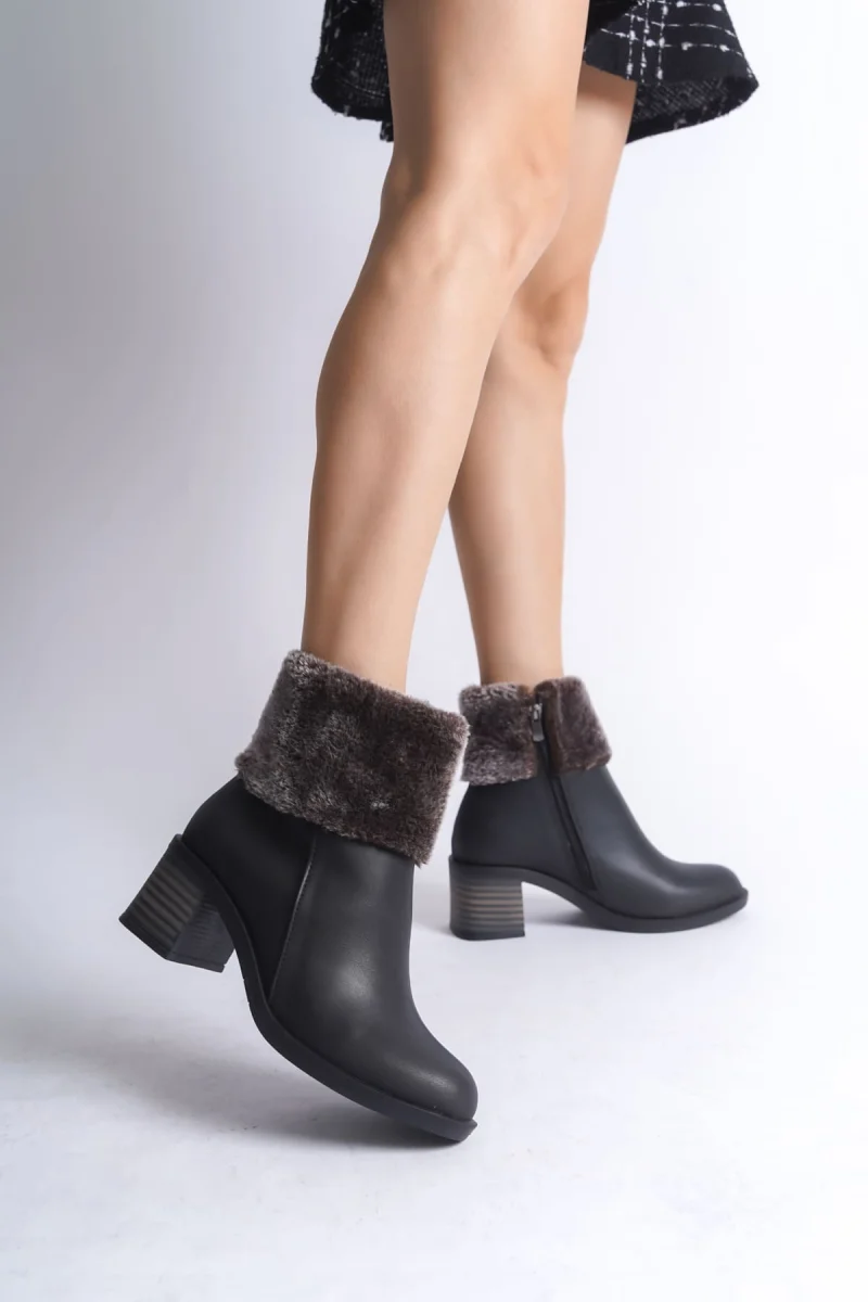 KATYA Fermuarlı Ortopedik Taban Topuklu Kürk Detaylı Kadın Bot  CST - Siyah