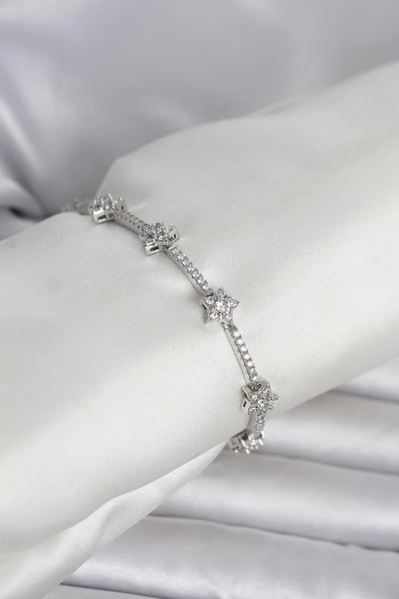 Pirinç Gümüş Renk Zirkon Taşlı Yıldız Model Kadın Bileklik