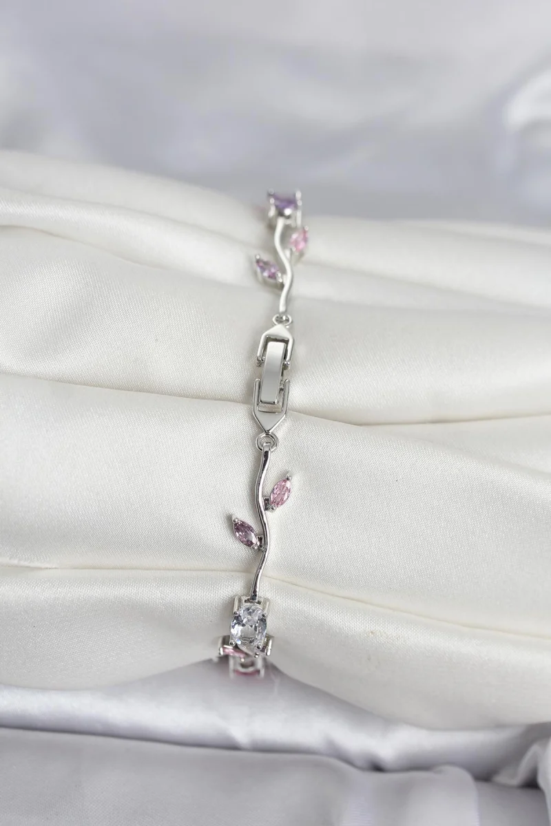 Pirinç Gümüş Renk Çiçek Sarmaşık Model Kadın Bileklik