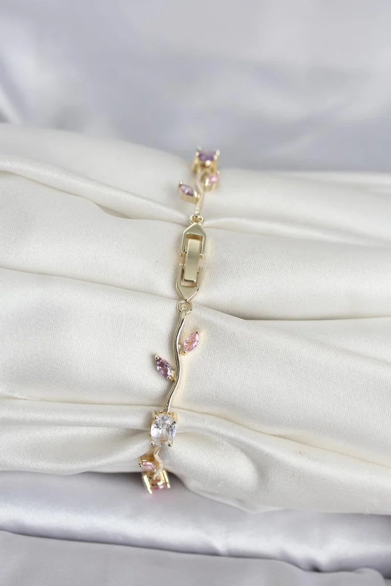 Pirinç Gold Renk Çiçek Sarmaşık Model Kadın Bileklik