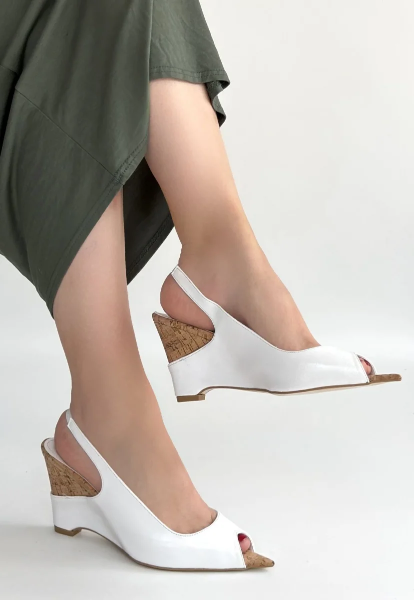 Nemba Beyaz Rugan Dolgu Topuk Ayakkabı