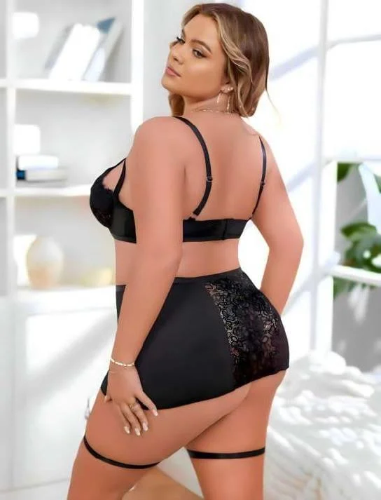 Büyük Beden Siyah Dantel İşlemeli Dekolteli Jartiyer Takımı