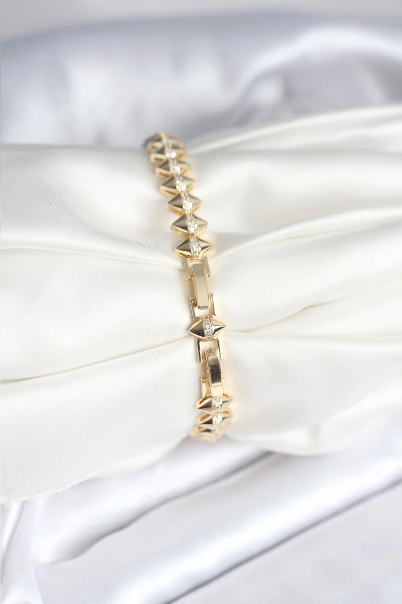Pirinç Gold Renk Zirkon Taşlı Baklava Model Kadın Bileklik
