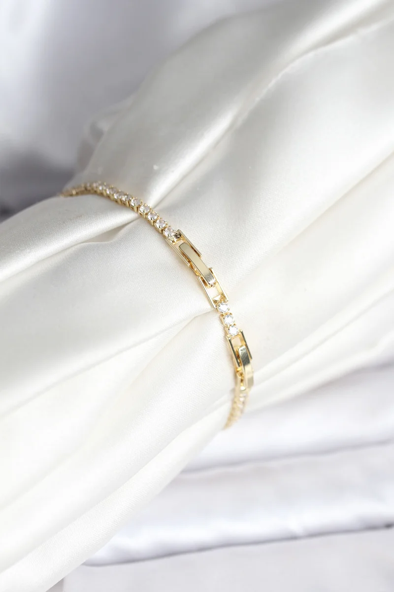 Çiçekli Model Zirkon Taşlı Gold Renk Su Yolu Kadın Bileklik