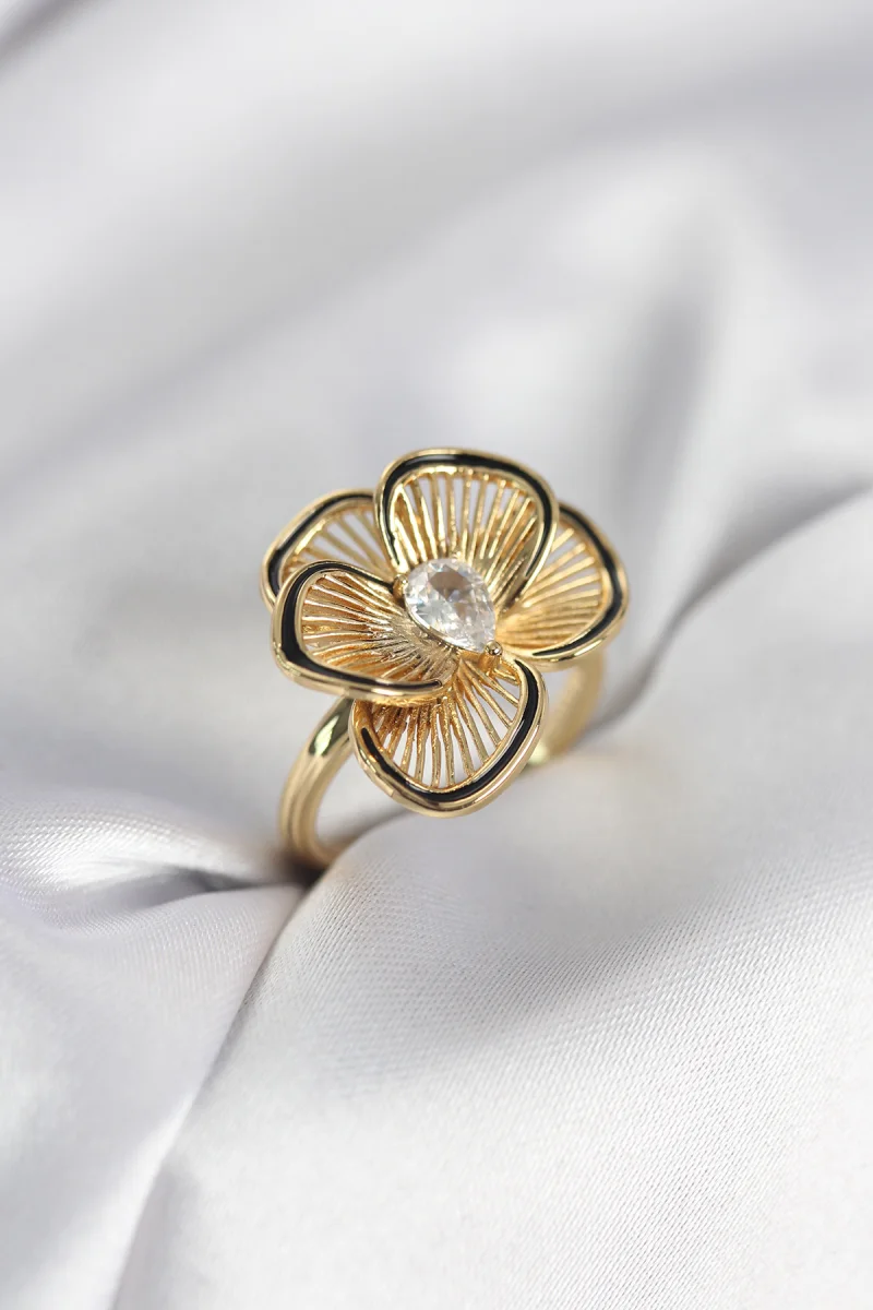 Gold Renk Çiçek Model Vintage Kadın Yüzük