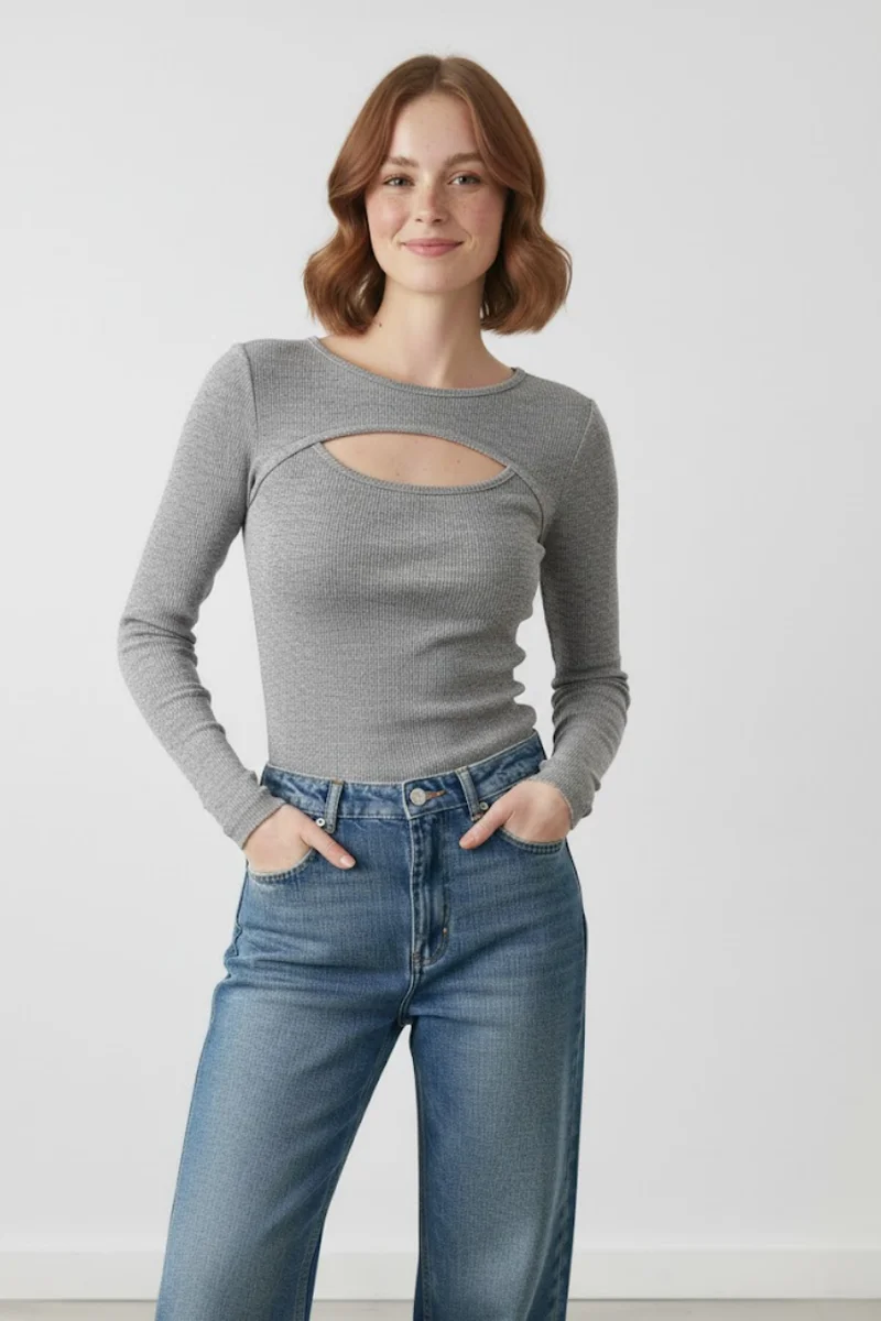 Kadın Melanj Gri Pamuklu Kaşkorse Pencere Yaka Cut Out Detaylı Slim Fit Esnek Bluz