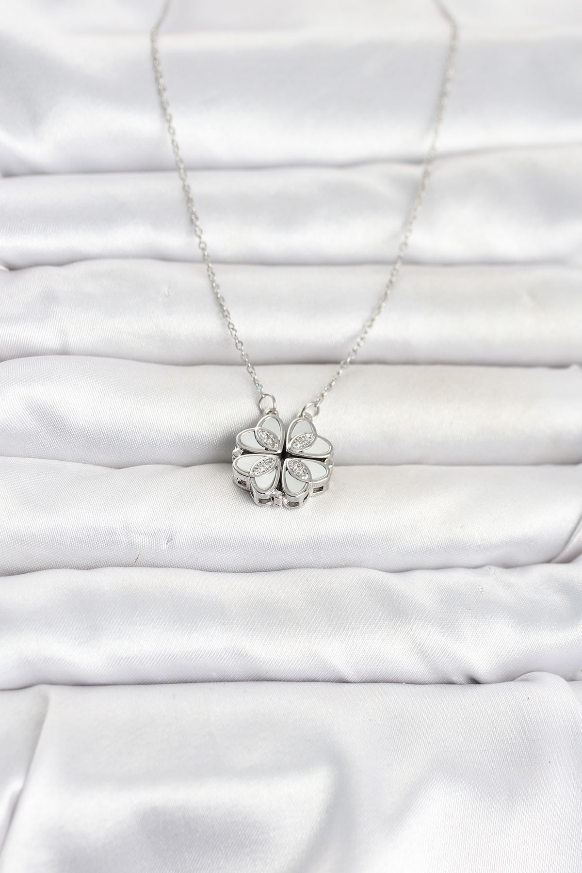 316L Çelik Zincir Gümüş Renk Açılır Yonca Model Kadın Kolye