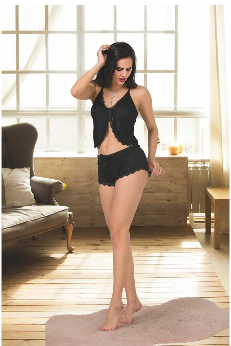 Kadın Seksi Siyah Askılı Şortlu Pijama Takımı 1 Parça Güpür Detaylı Alt Üst Gecelik