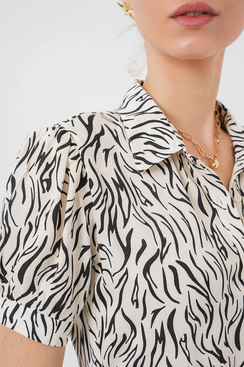 Kadın Gömlek Yaka Kuşaklı Kısa Kol Zebra Desenli Viskon C.Beyaz Elbise