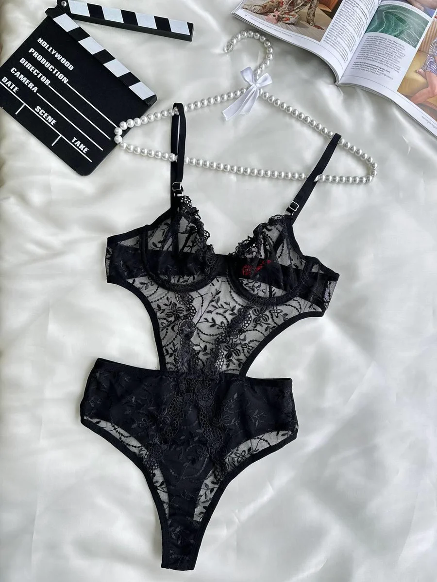 Çiçek Desenli Siyah Bodysuit