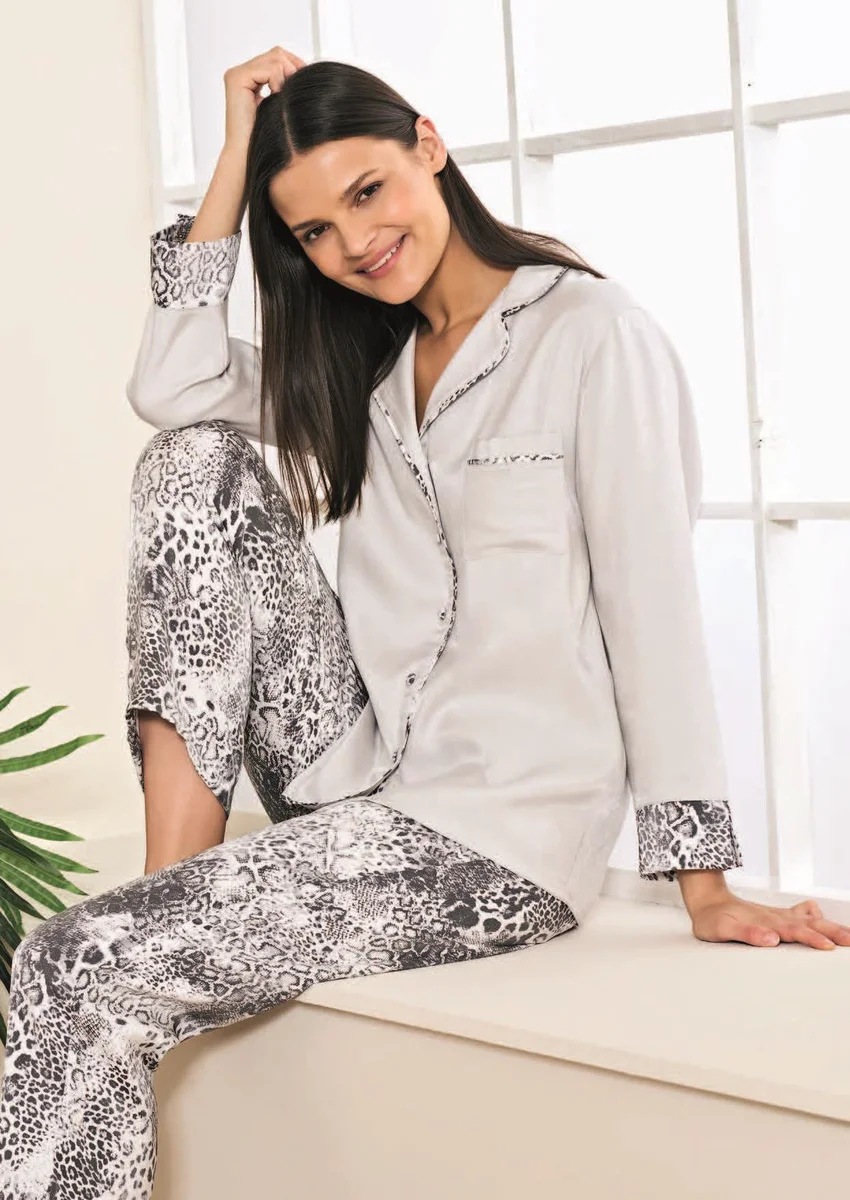 Viskon Jakarlı Önden Düğmeli Desenli Pijama Takımı