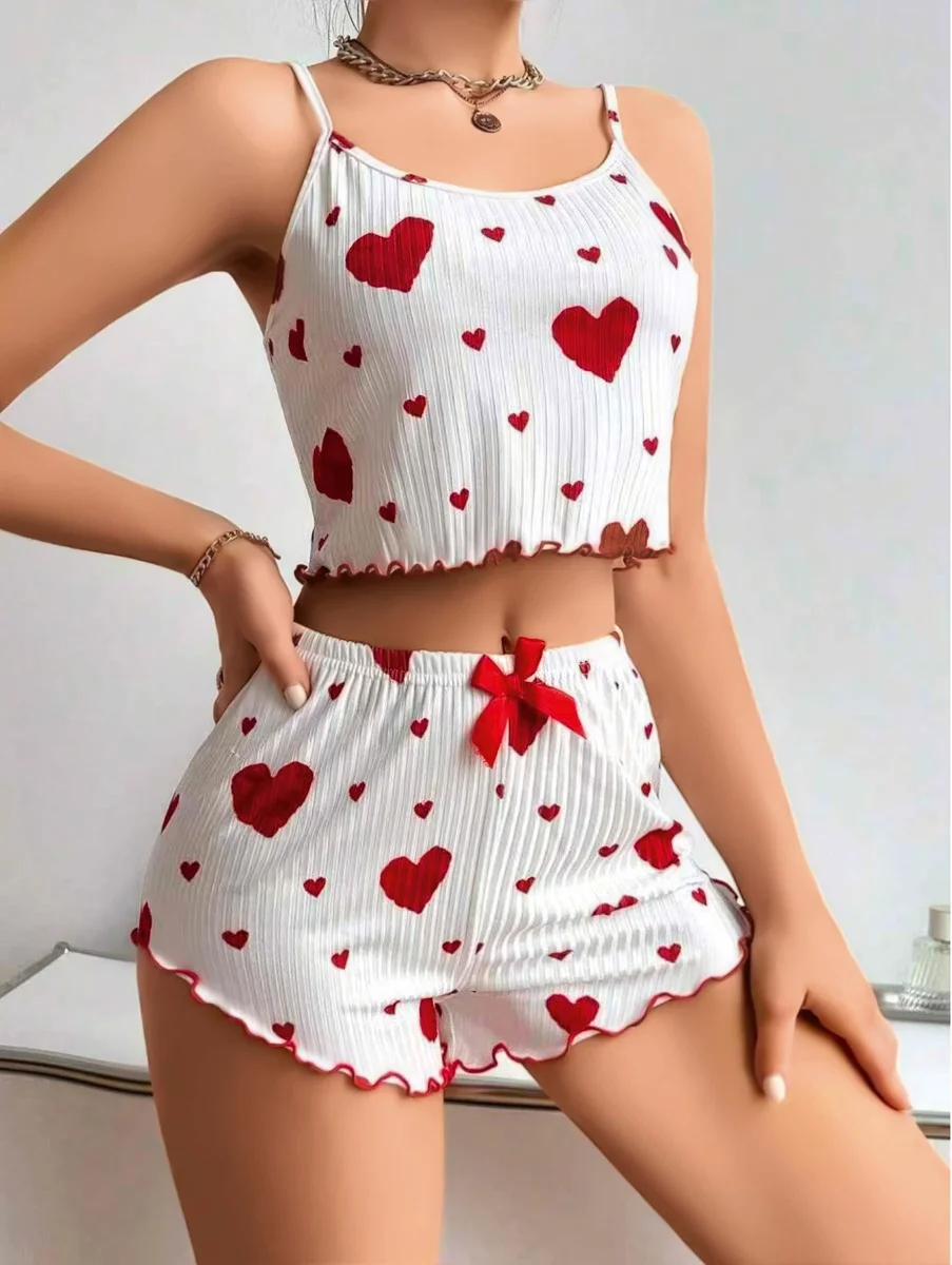 Pamuklu Beyaz Üstüne Kırmızı Kalp Desenli Askılı Şortlu Pijama Takımı