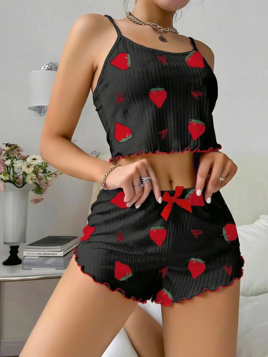 Pamuklu Siyah Üstüne Çilek Desen Fitilli Askılı Şortlu Pijama Takımı