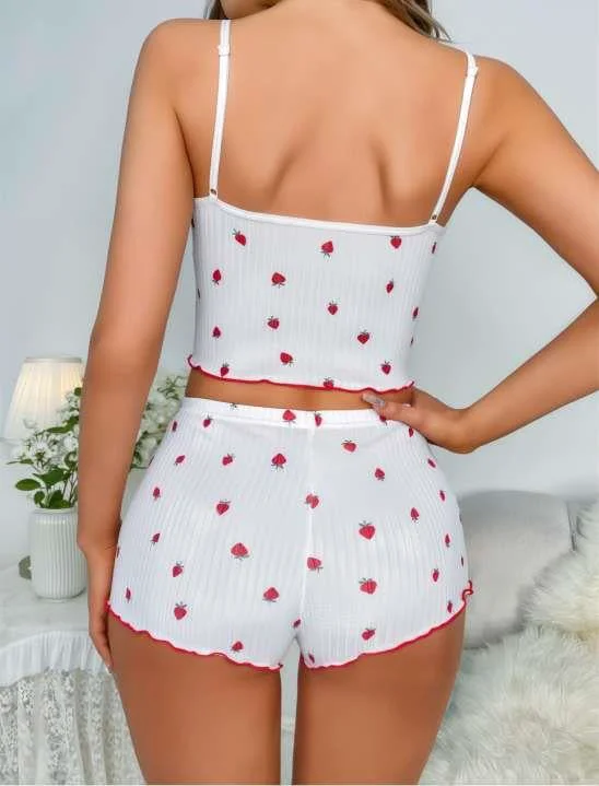 Beyaz Çilek Desenli Askılı Şortlu Pijama Takımı