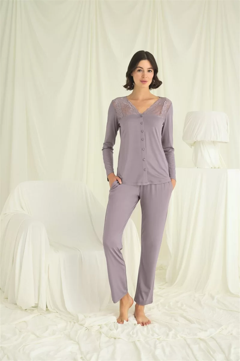 Yakası Kolu ve Omzu Dantelli Boydan Düğmeli Pijama Takımı