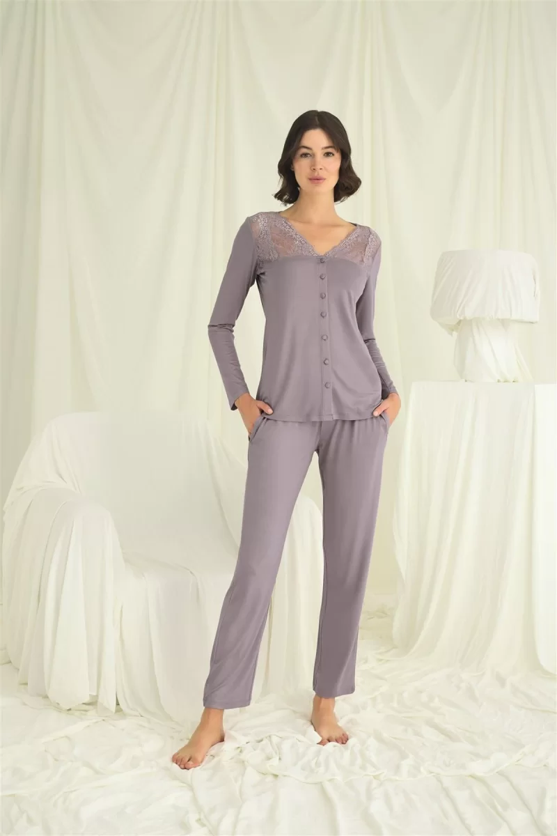 Yakası Kolu ve Omzu Dantelli Boydan Düğmeli Pijama Takımı