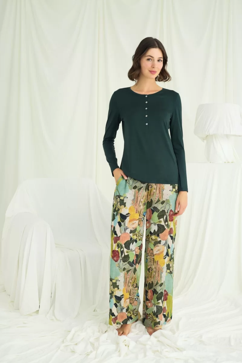 Çiçek ve Yaprak Desenli Pijama Takımı
