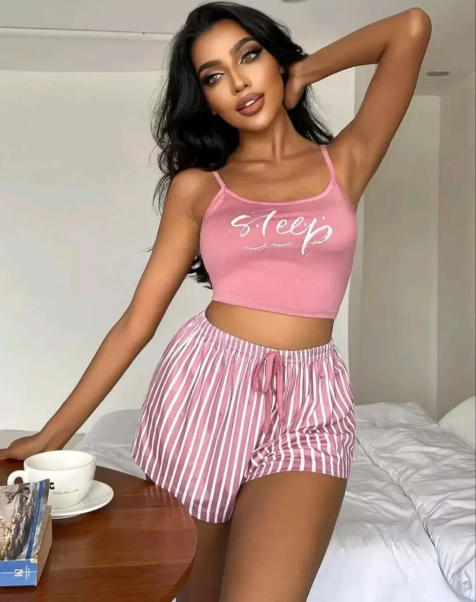 Kadın Pembe Çizgili Desen Askılı Şortlu Pijama Takımı Rahat Şık 2’li Set