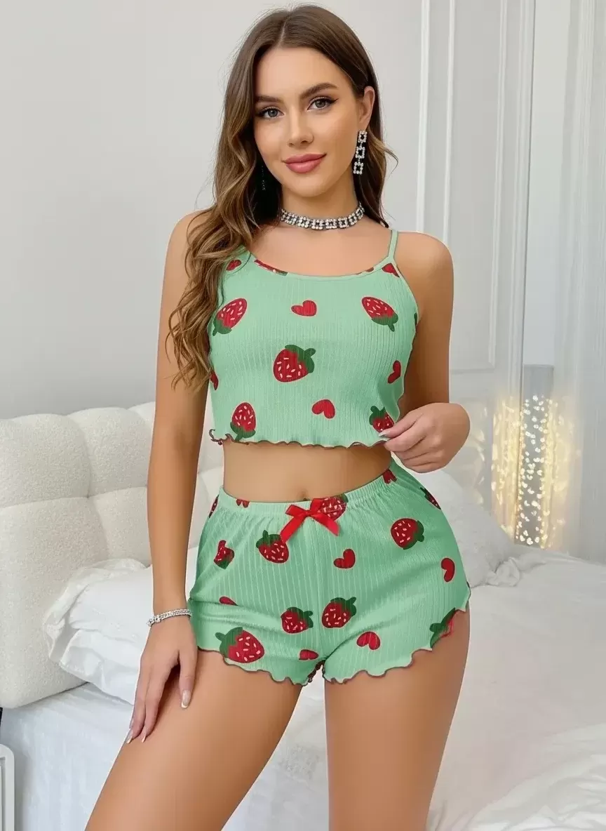 Kadın Yeşil Çilek Desenli Şortlu Pijama Takımı Sevimli Rahat 2’li Set