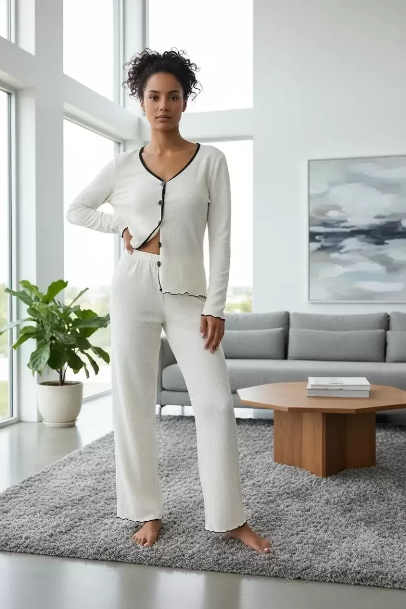 Kadın Beyaz V Yaka Düğmeli Örme Kumaş Rahat Pijama Takımı