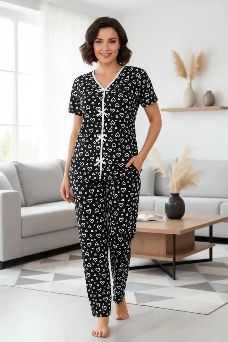 Kadın Siyah Beyaz Kalp Desenli Kısa Kollu Şık Pijama Takımı